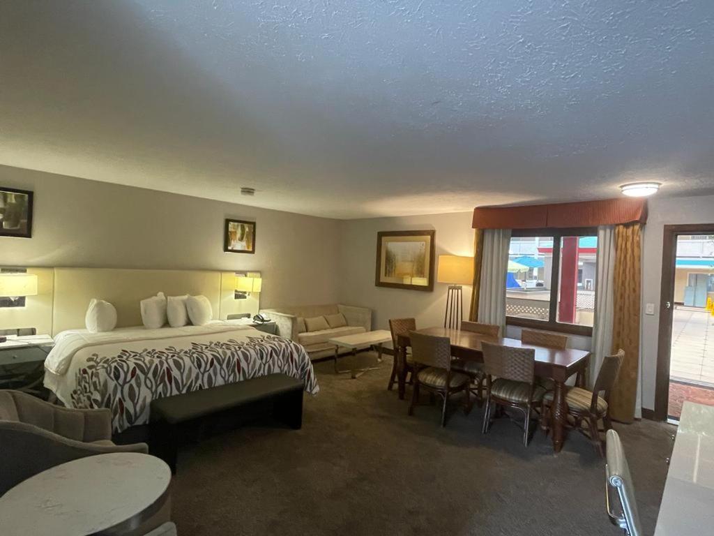 Garnet Waterfront Hotel Indianapolis Bagian luar foto