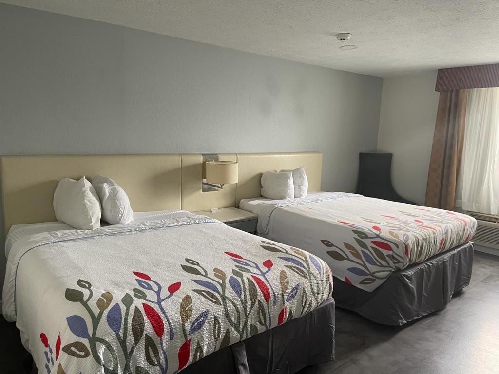 Garnet Waterfront Hotel Indianapolis Bagian luar foto