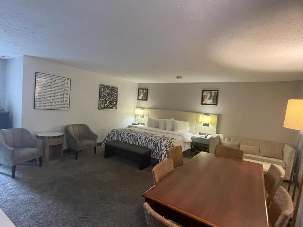 Garnet Waterfront Hotel Indianapolis Bagian luar foto
