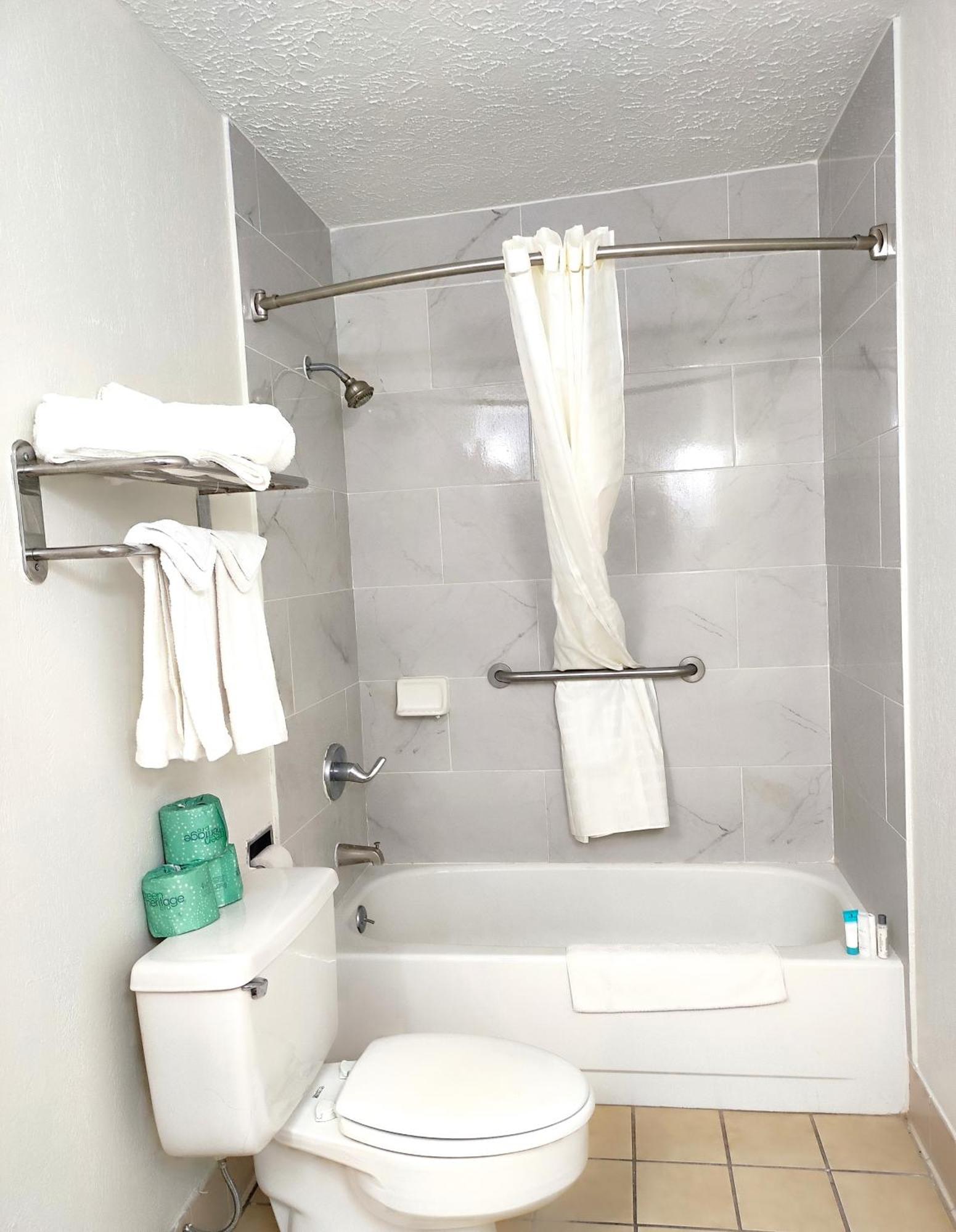 Garnet Waterfront Hotel Indianapolis Bagian luar foto